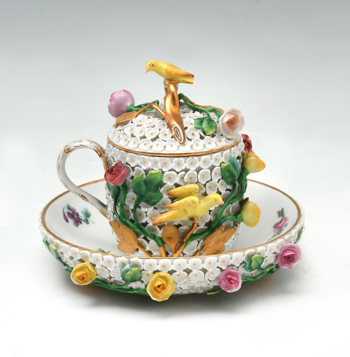 19TH C. MEISSEN SNOWBALL TEACUP &