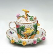 19TH C. MEISSEN SNOWBALL TEACU