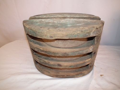 19TH C. PULLEY BLOCKAntique wood