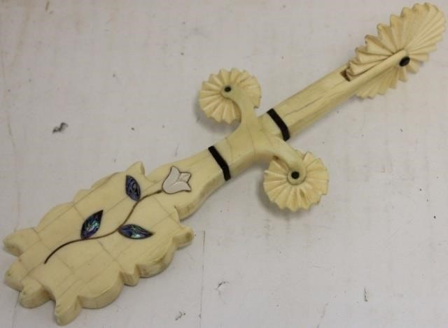 19TH C SAILOR MADE JAGGING WHEEL,