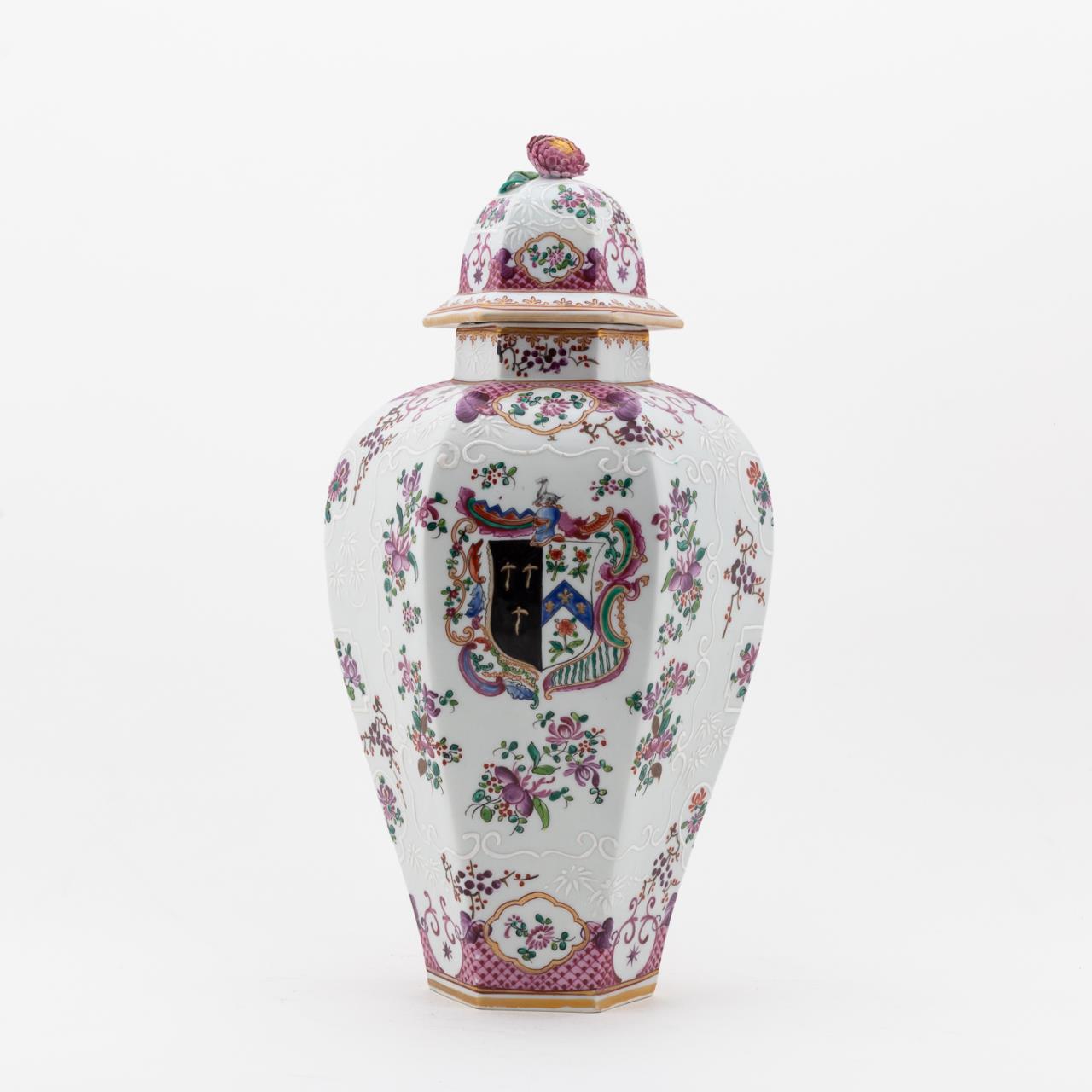 19TH C. SAMSON ARMORIAL FLORAL