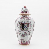 19TH C. SAMSON ARMORIAL FLORAL