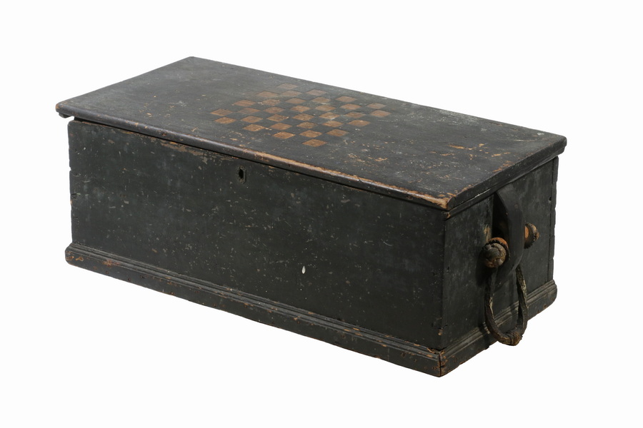 19TH C. SEAMAN'S CHEST WITH GAME