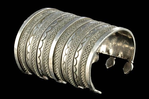 19TH C. TURKOMAN SILVER BRACELET W/