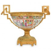 19TH CENT. ROSE MEDALLION AND