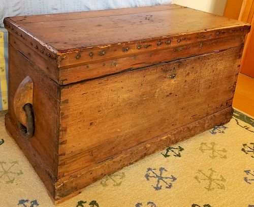 19TH CENTURY DOVETAILED PINE SEA
