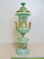 19TH CENTURY ENAMELED GLASS UR