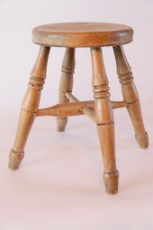 19TH CENTURY ENGLISH ELM CRICK