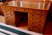 19TH CENTURY ENGLISH OAK KNEEH