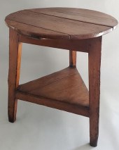 19TH CENTURY ENGLISH PINE CRIC
