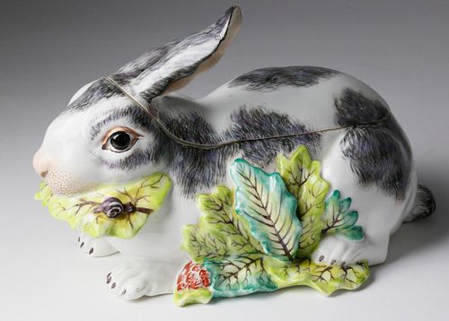 19TH CENTURY EUROPEAN PORCELAIN
