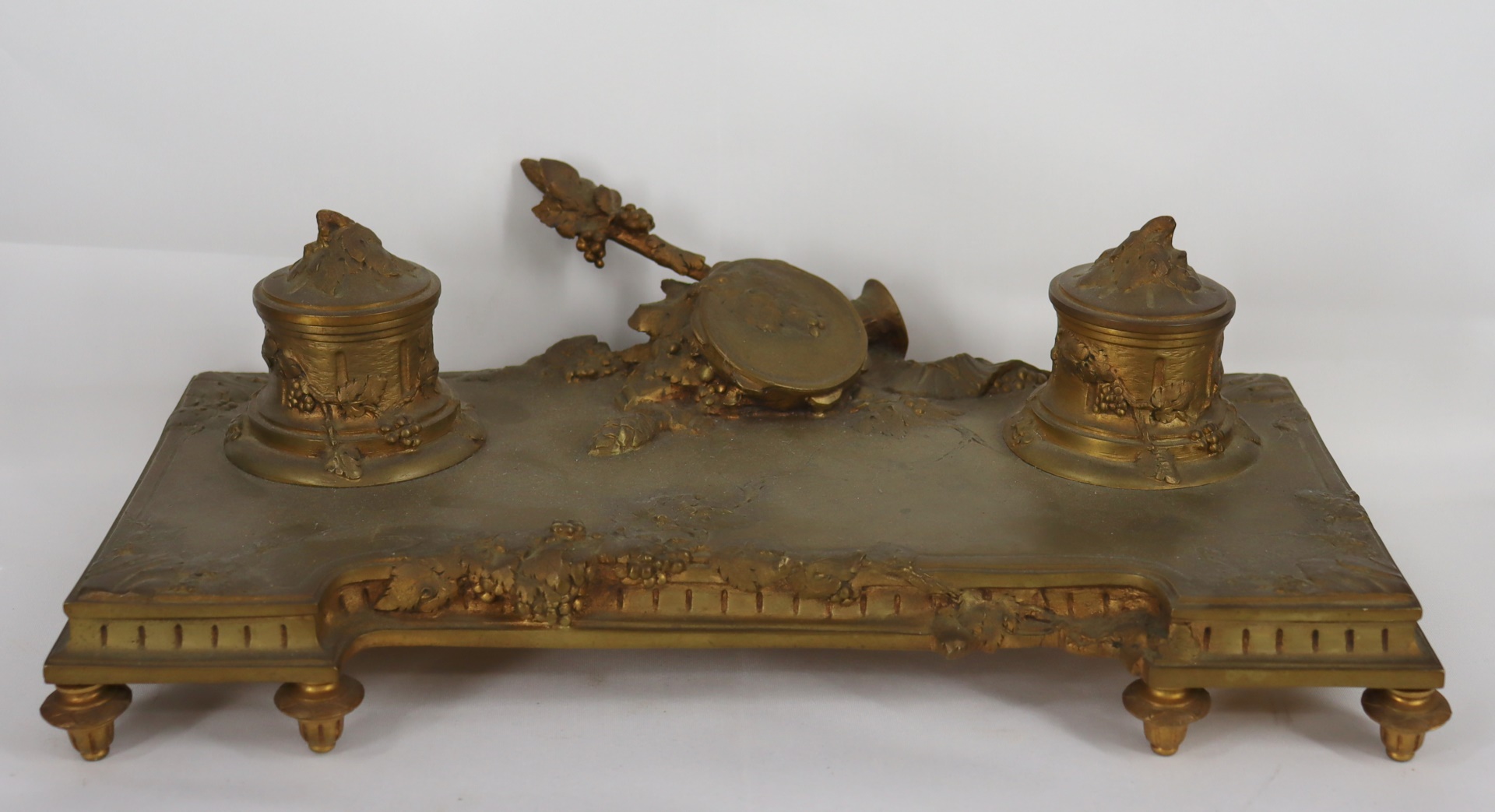 19TH CENTURY GILT BRONZE INKWELL.