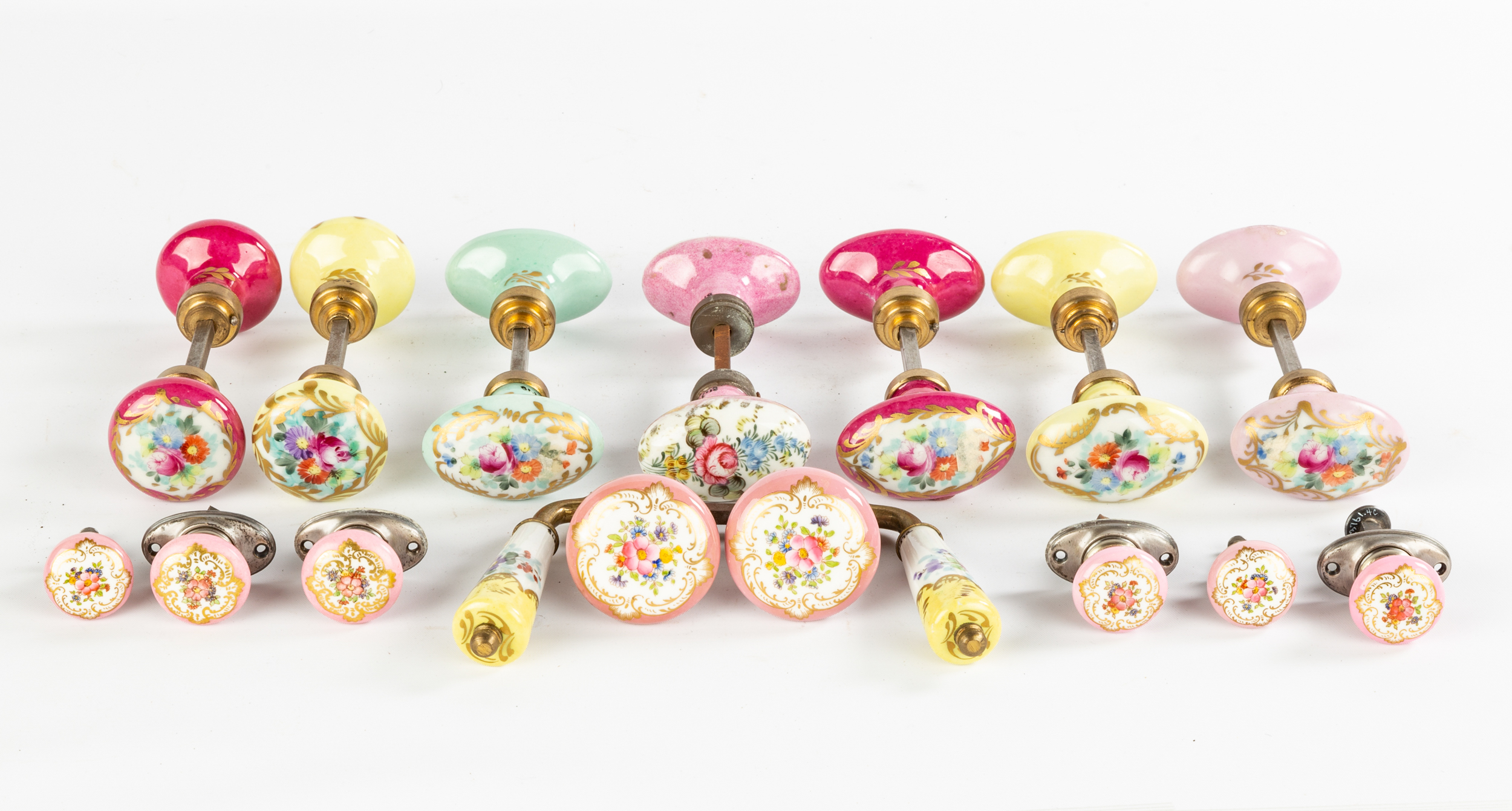 19TH CENTURY HAND PAINTED PORCELAIN