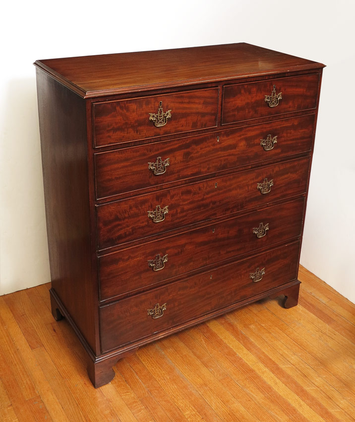 19TH CENTURY MAHOGANY CHEST OF