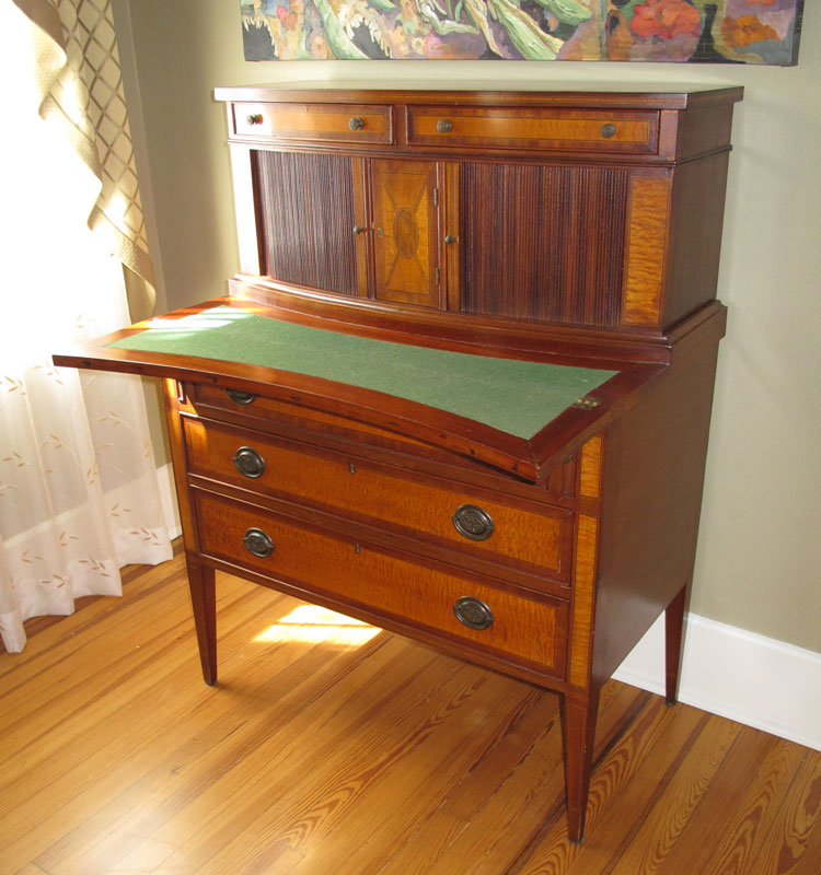 19TH CENTURY SWELL FRONT TAMBOUR