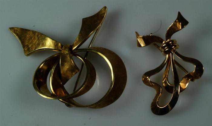 (2) 18K YG pins, 8.5 dwt 