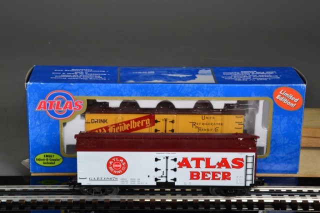 (2) ATLAS FREIGHT CARS - O