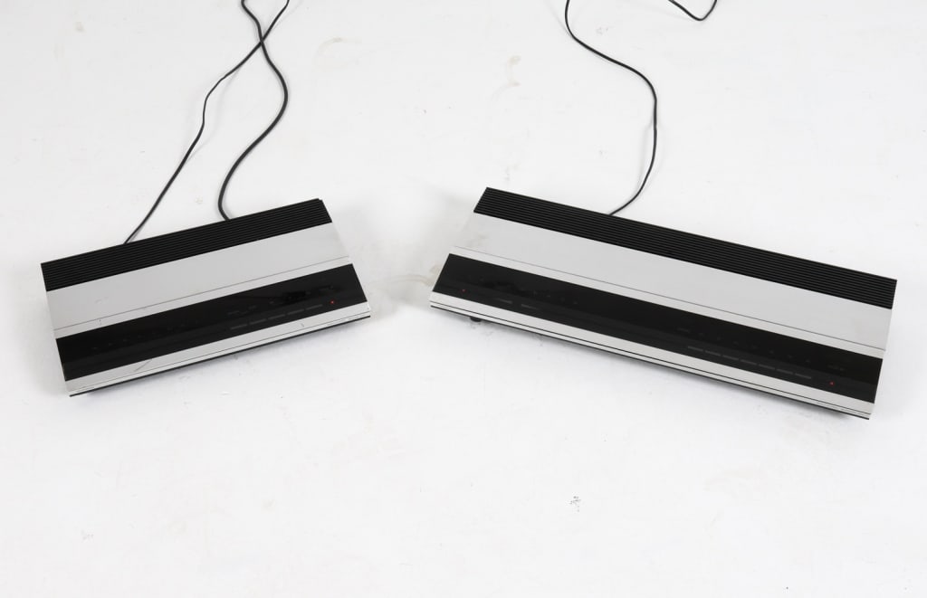 (2) BANG & OLUFSEN BEOCENTER 3000 &