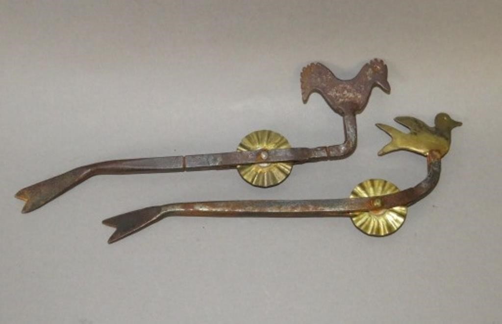 2 BIRD ON STEM FORM WROUGHT IRON