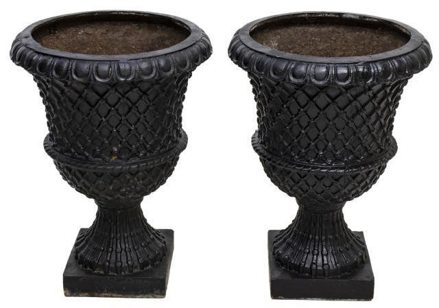 (2) CAMPAGNA FORM BLACK IRON GARDEN