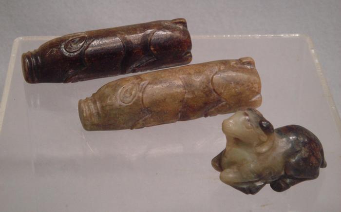 2 carved Chinese boars, craved ram,