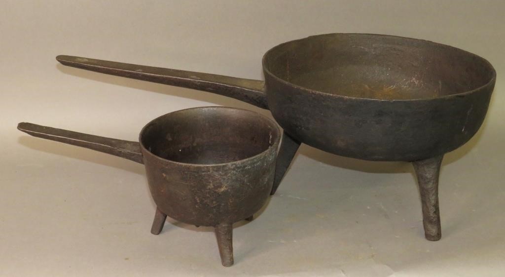 2 CAST IRON SKILLETSca.
