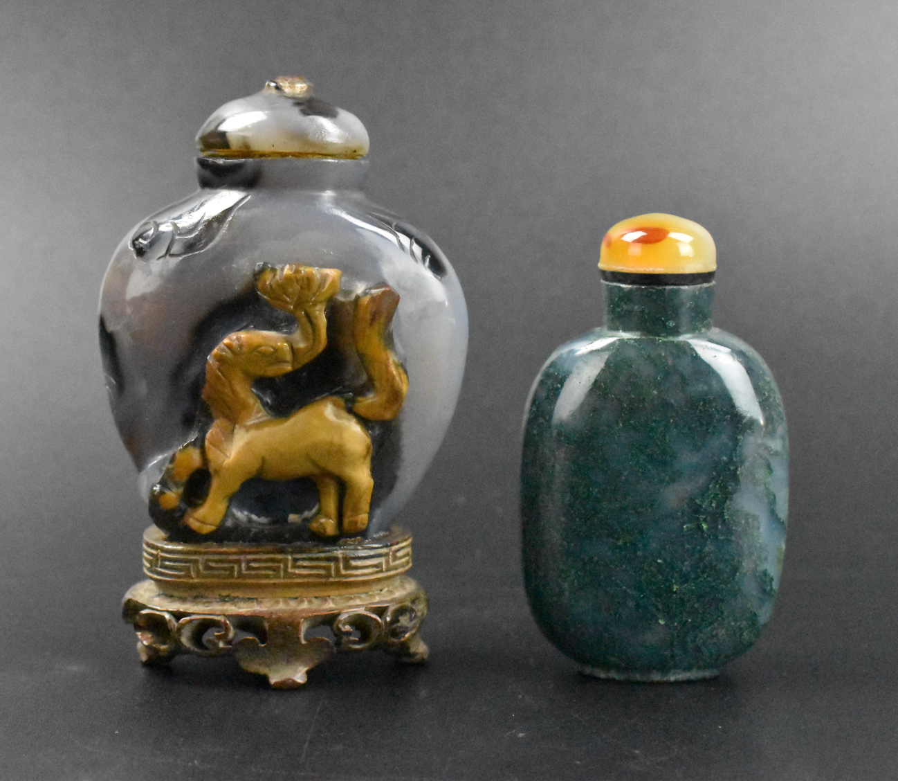 2 CHINESE AGATE CARVED SNUFF