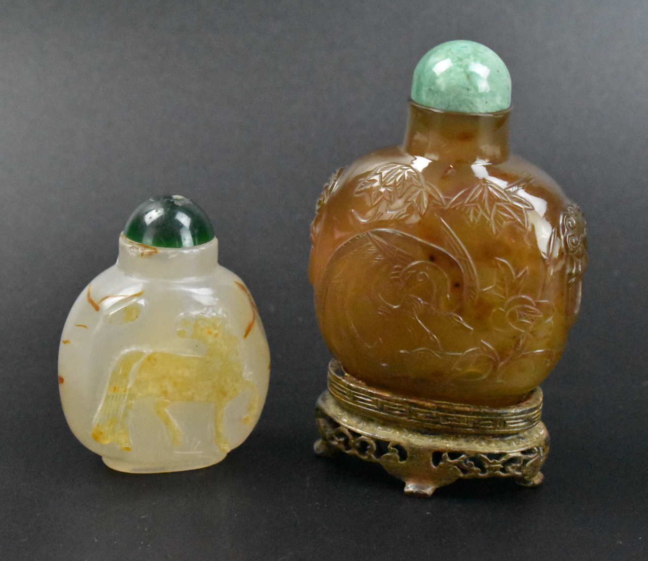 2 CHINESE AGATE CARVED SNUFF