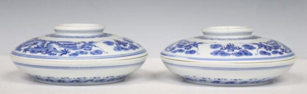 (2) CHINESE BLUE & WHITE COVERED