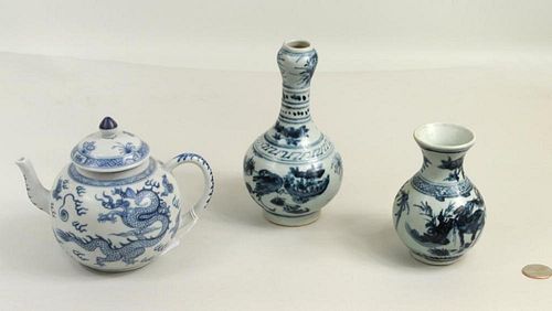 2 CHINESE BLUE & WHITE PORCELAIN