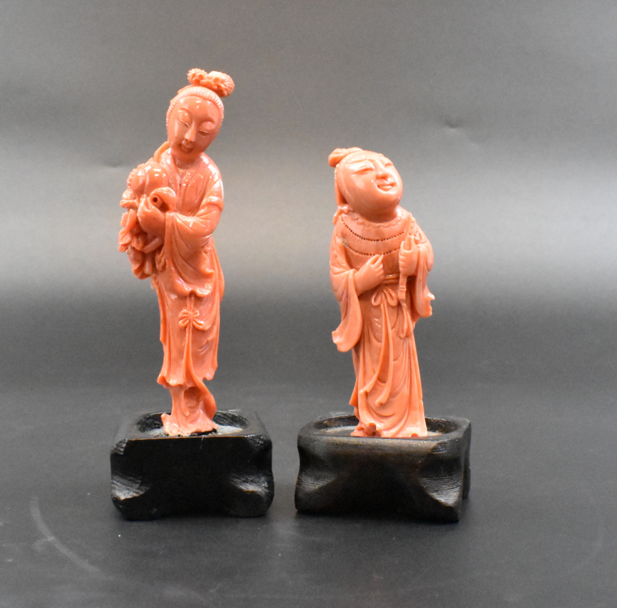 2 CHINESE CORAL CARVED FIGURES ON