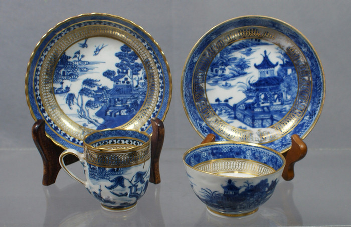 2 Chinese Export porcelain blue and