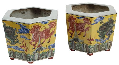 (2) CHINESE FAMILLE JAUNE PORCELAIN