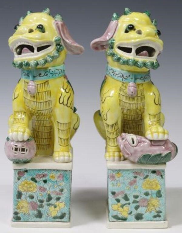 2) CHINESE FAMILLE ROSE PORCELAIN