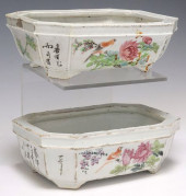 (2) CHINESE FAMILLE ROSE PORCE