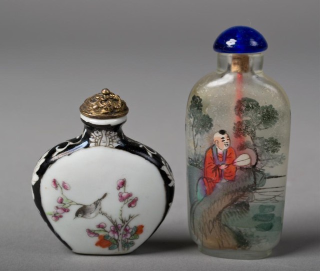 (2) Chinese Peking Glass Snuff
