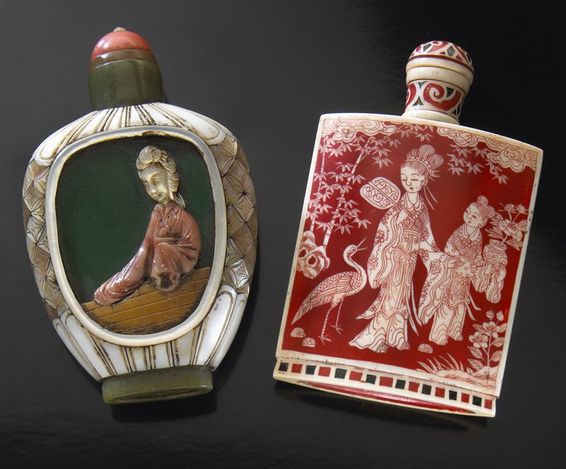 (2) Chinese Qing carved snuff
