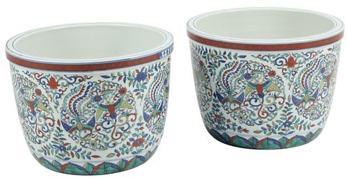 (2) CHINESE WUCAI PORCELAIN CACHE