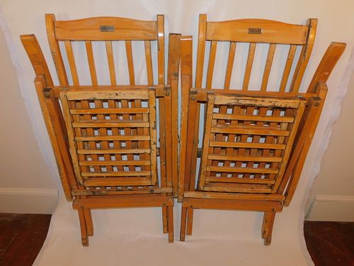 2 DECK CHAIRS FROM QUEEN
