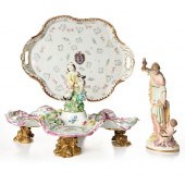 2 EUROPEAN TRAYS, 1 FIGURINEMe