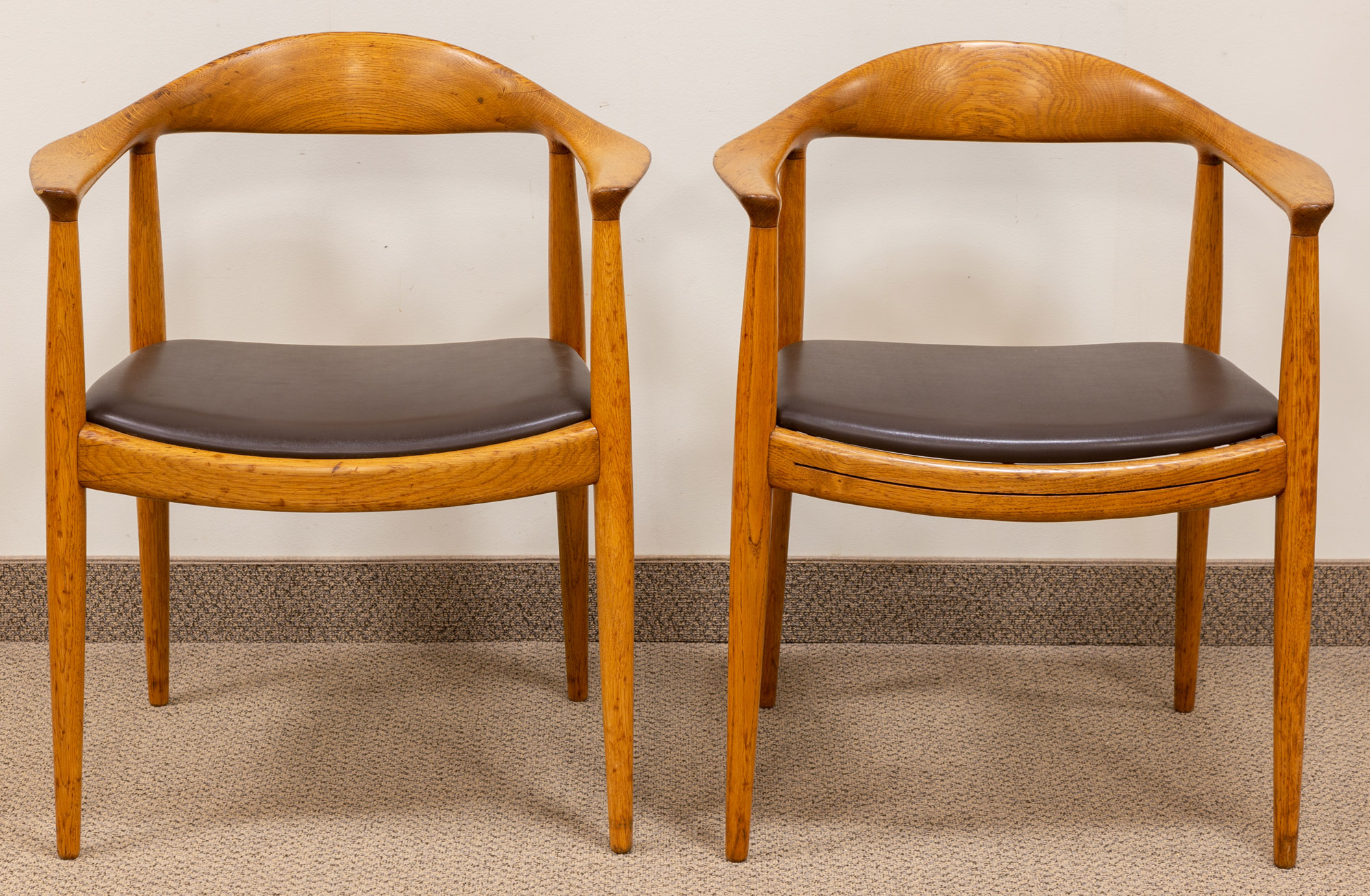 (2) HANS WEGNER, "THE ROUND/CLASSIC