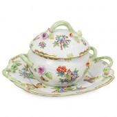 (2) HEREND PORCELAIN QUEEN VIC