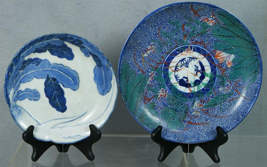 2 Japanese plates, a small blue and