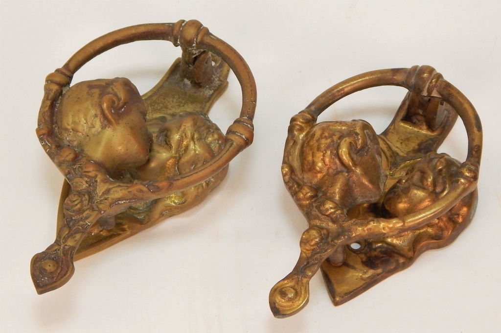 2 KISSING COUPLE ROMANTIC BRASS