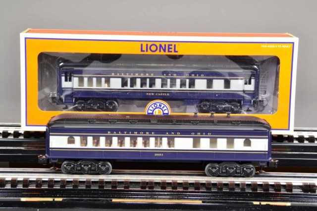 (2) LIONEL ELECTRIC TRAINS -