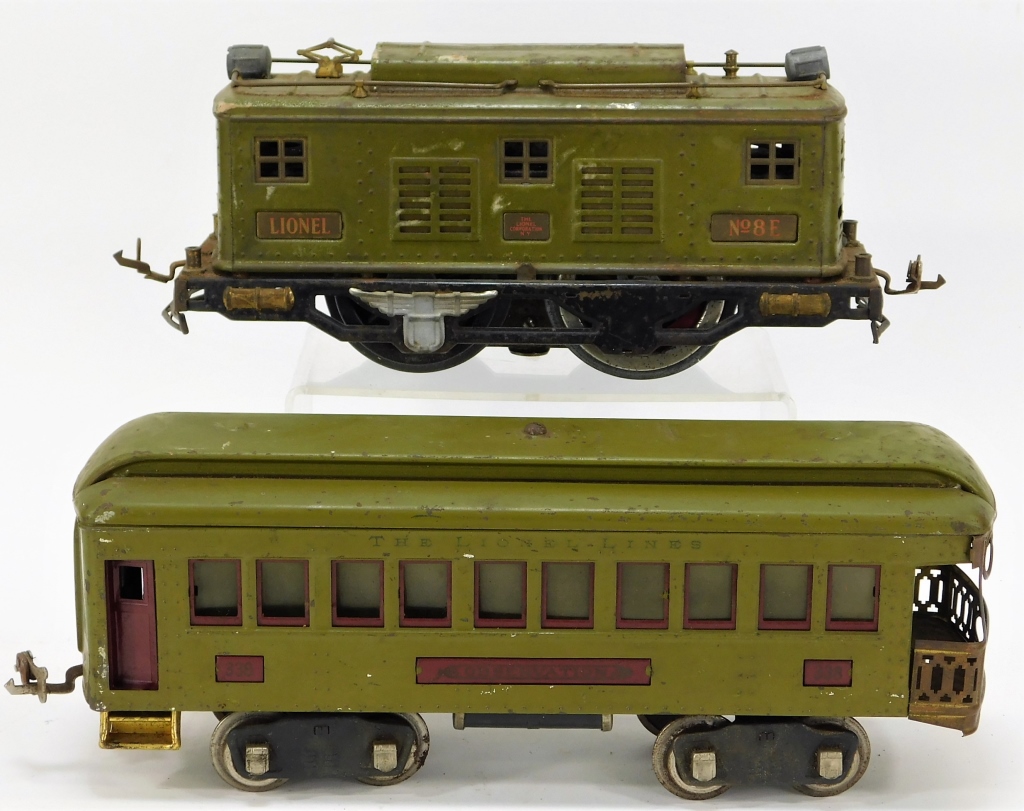 2 LIONEL PRE WAR PULLMAN TRAIN