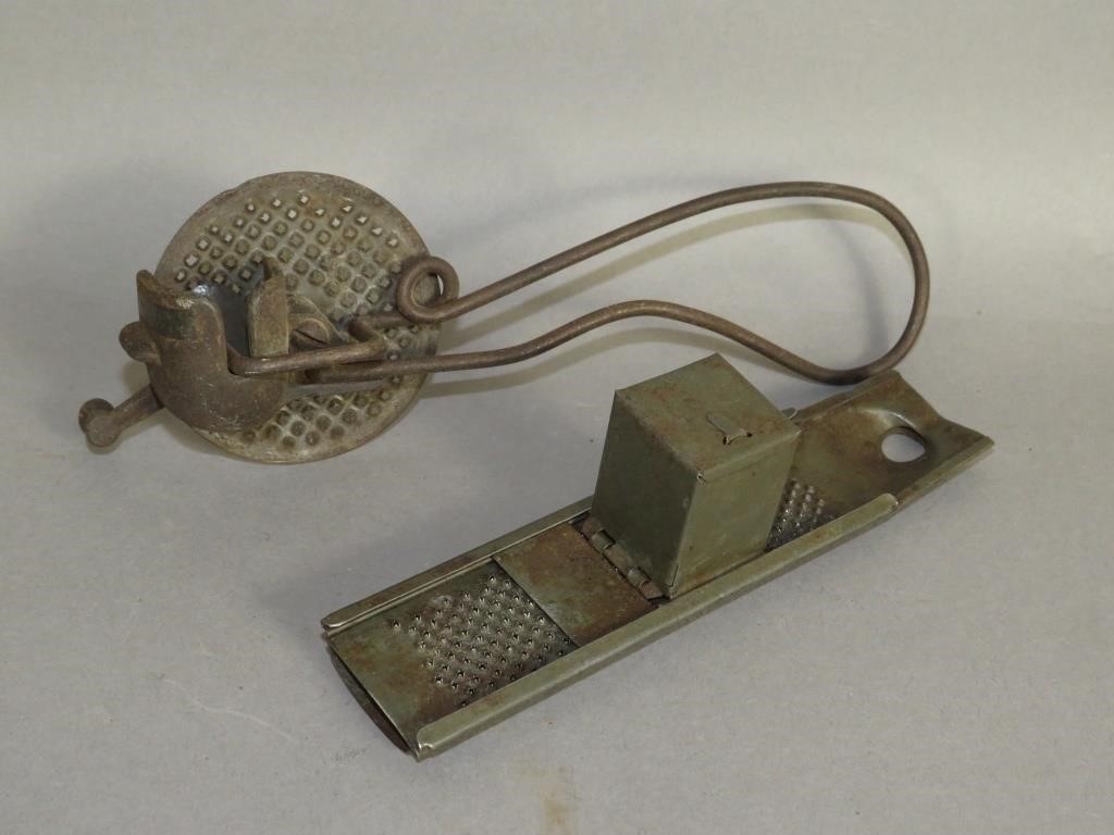 2 MECHANICAL NUTMEG GRATERSca.
