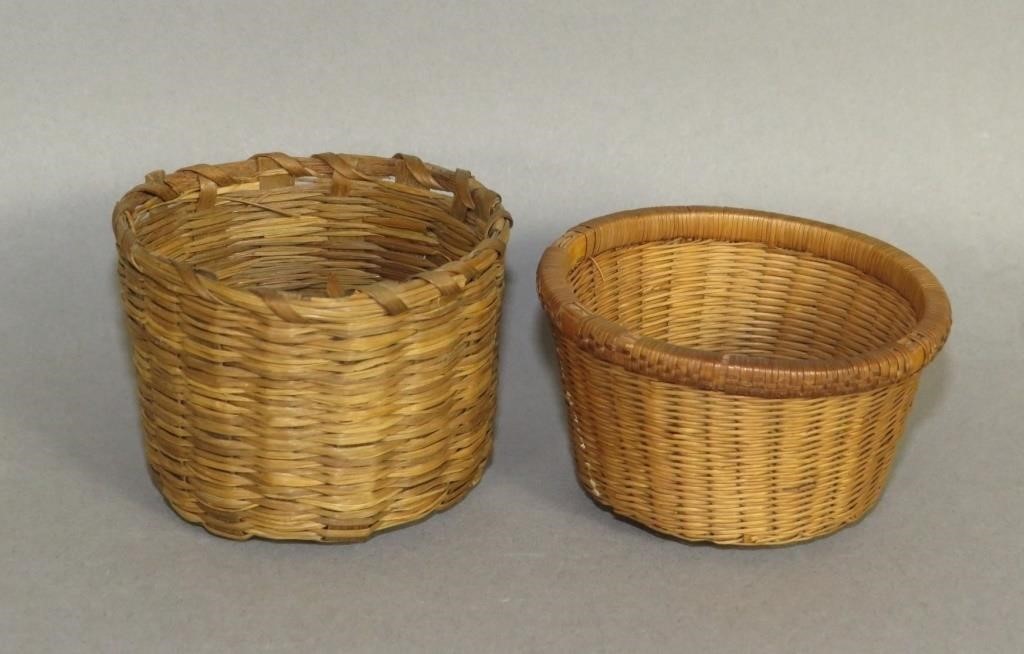 2 MINIATURE ROUND BASKETca.