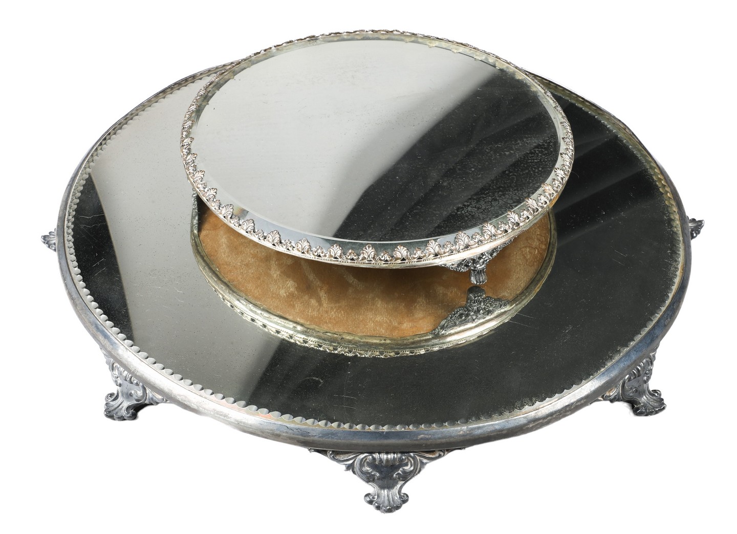 (2) Mirrored plateaus, large on