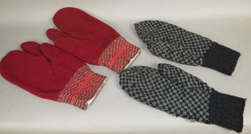 2 PAIR OF WOOLEN MITTENSca.